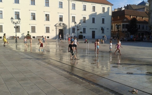 Szökőkutat lopott a győri Széchenyi térről