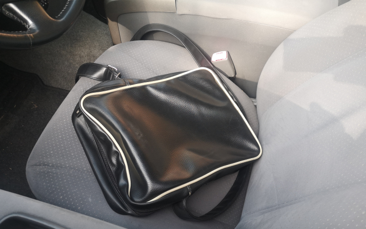 Összesen 26 autó feltörése miatt emelt vádat a Pápai Járási Ügyészség egy pár ellen