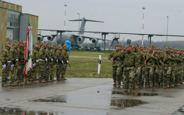 Nagy hanghatással járó harcászati kiképzést tartanak a pápai légibázison