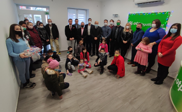 Négy rászoruló család karácsonyát tették szebbé az OTP ingatlanpontosok