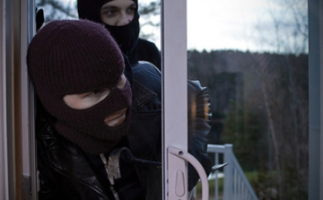 Hétvégi házból lopott