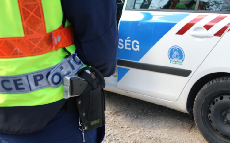 Több pápai boltból is loptak