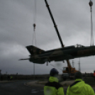 MiG-21 Emlékmű - Pápa - A gép emelése