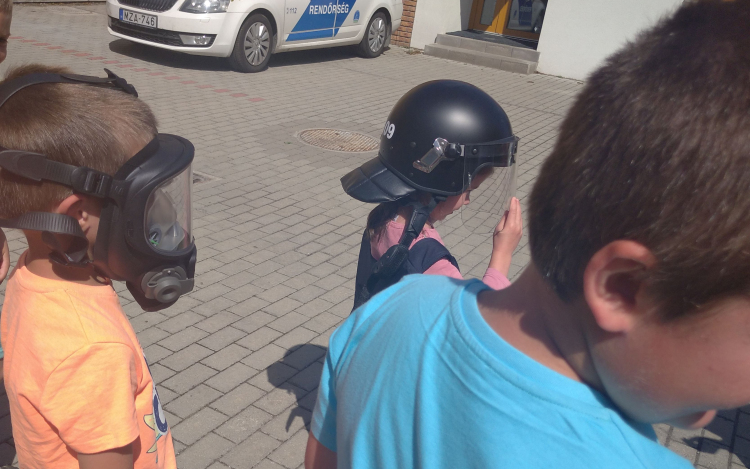 Ovisok a Pápai Rendőrkapitányságon