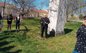 Múltbatekintő emlékséta Jókai Mór pápai emlékezete tükrében