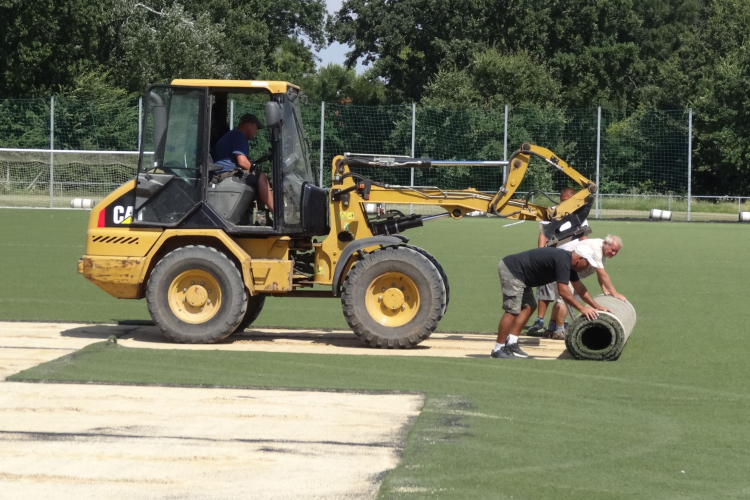 Két műfüves pálya újul meg, közel 100 millió forintból