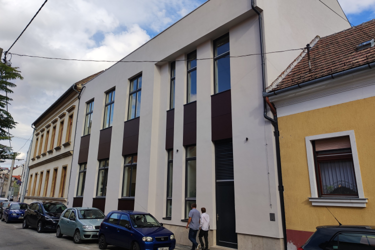 Tornateremmel és ebédlővel bővült a Gyurátz iskola