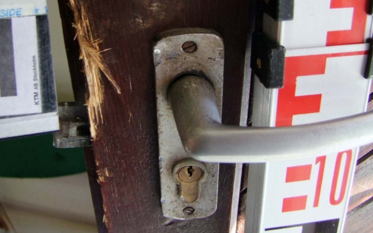 A pápai rendőrök még aznap elfogták a betörőket