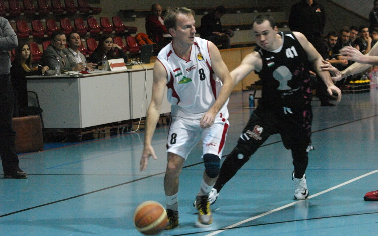 Újabb hazai győzelem a nehéz sorozat előtt.