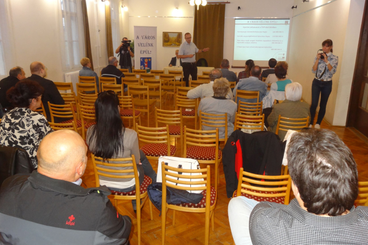 A város velünk épül - Lakossági fórum a Huszáron