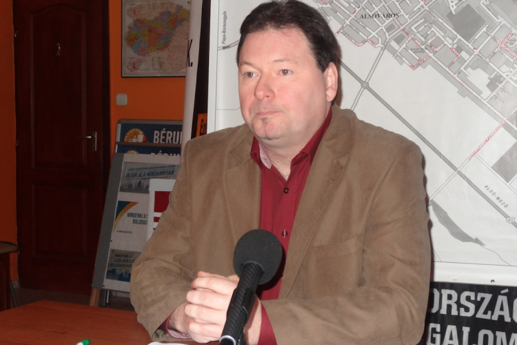 Süle Zsolt: Politikai haszonszerzés miatt adósítják el a pápaiakat