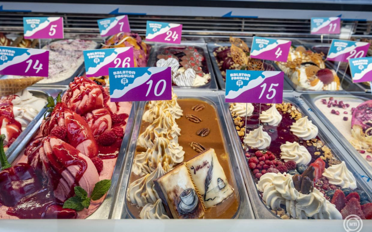 Kecskesajtos kreáció lett idén a Balaton fagyija