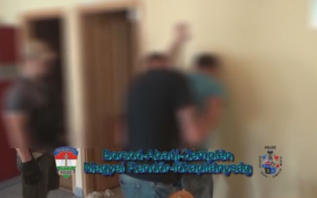 Masszázsszalonnak álcázták a bordélyházat