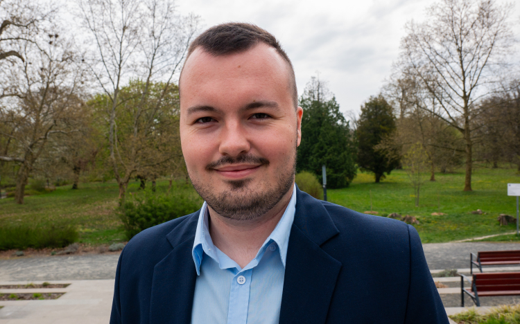 Molnár Bálint a rendszerváltás érdekében a legesélyesebb ellenzéki jelölt támogatását kéri