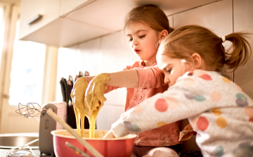 Apró kezek a konyhában: 3 tipp, amivel a legkisebbek is kedvet kapnak a főzéshez (x)