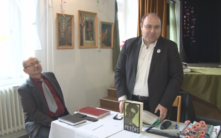 Petőfi 175 éve érkezett Pápára