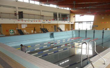 Egy héttel korábban nyit újra az uszoda