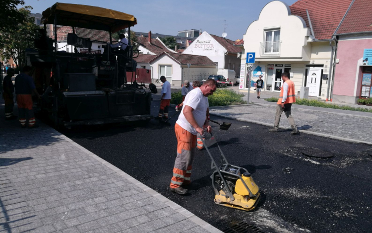 Iskolakezdésre megnyitják a Korvin és a Korona utca csomópontját