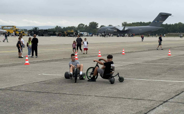 Családi nap a pápai légibázison