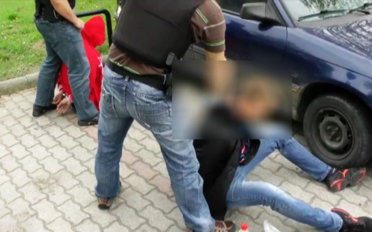 Ajkai és devecseri kábítószerkereskedőket tartóztattak le