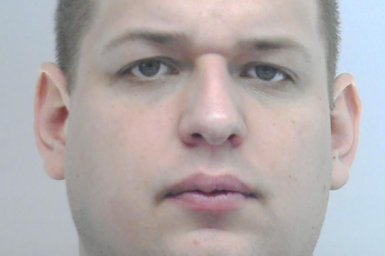 Csalás miatt keresi a rendőrség a pápai Török Dániel Leont!