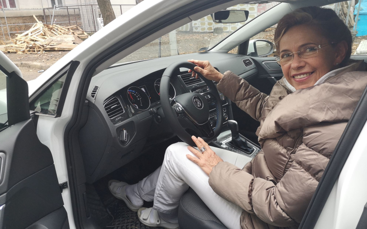 Elektromos autót kapott a pápai kórház