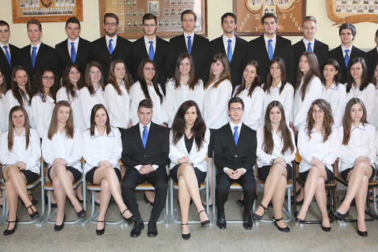 Pápa város ballagó diákjai 2014