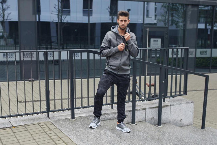 Hogyan viseljük stílusosan a férfi kapucnis pulcsikat? Útmutató minden srácnak