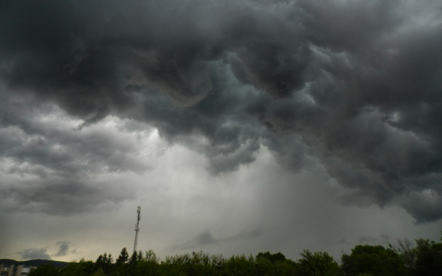 Lehűlés és felhőszakadás jön a hosszú hétvégén