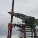 MiG-21 Emlékmű - Pápa - A gép emelése