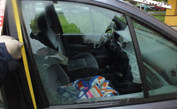 Kilenc autót tört fel Pápán - Vádat emeltek a 21 éves férfi ellen