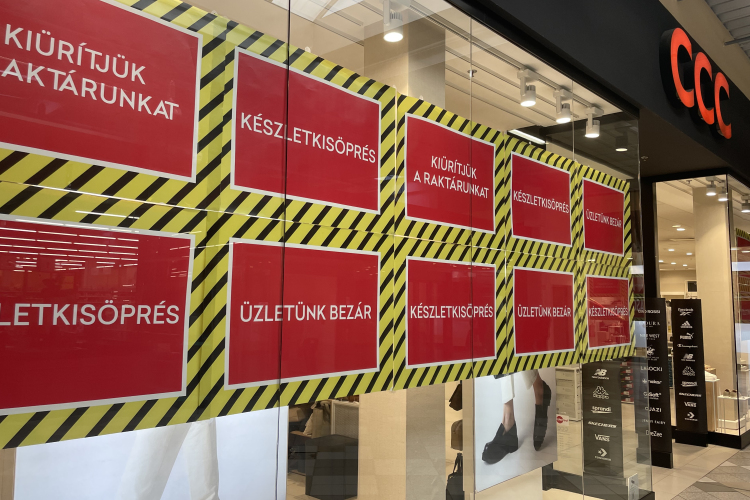Bezárja pápai üzletét a CCC!