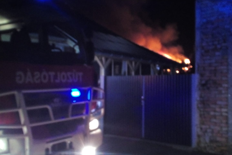 100 négyzetméteres épület égett a Szondy utcában