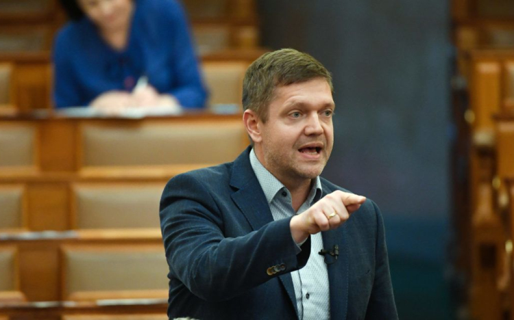 Pápára is érkezik a szocialisták felajánlásából