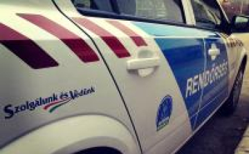 Alsóneműjébe rejtette a telefonokat