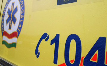 Súlyos baleset Pápa és Adásztevel között