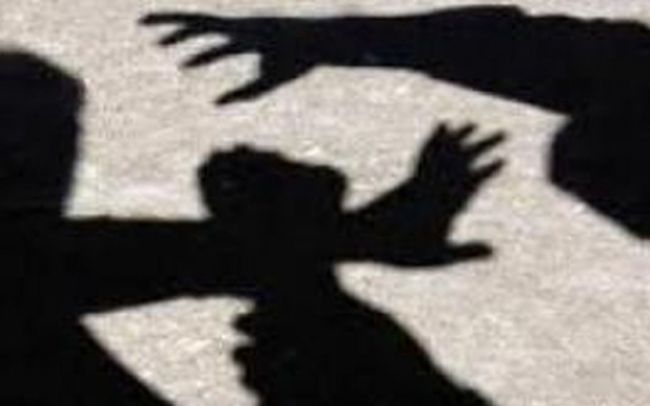 Több személyt, köztük sportolókat bántalmazott három fiatal Pápán