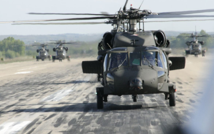 13 helikopterrel, kötelékben repültünk