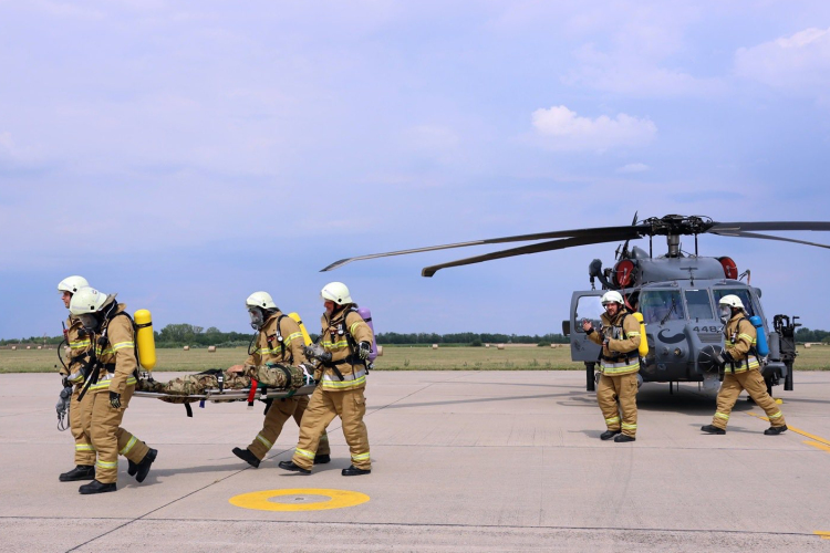 Vihar és vészhelyzet a Bázisrepülőtéren