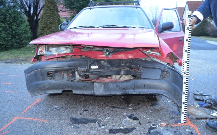 Sok volt a baleset az ünnepek alatt, Pápán és környékén