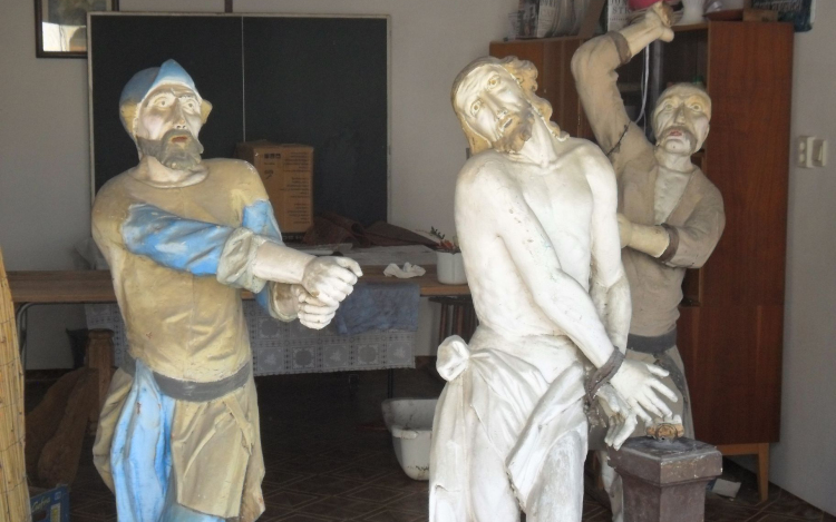 130 ezer forintot kapott a Kálvária szobraiért - minimum két évre számíthat