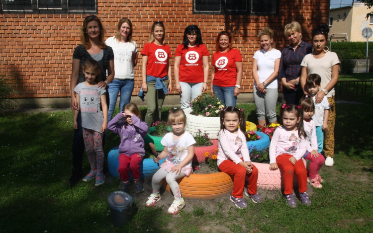 A Budapest Bank önkéntesei szépítgették a nátuskerti ovit