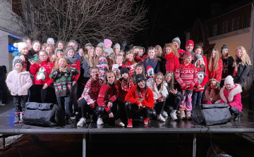 Tiktok tánc, ének, zene, forgatag - Ilyen volt az utolsó péntek az idei adventi időszakban