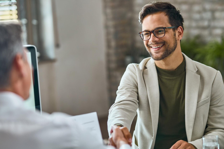 A sikeres állásinterjú titkai: Hogyan győzzük meg a munkaadót az első percekben?
