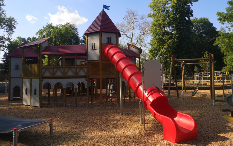 Ez biztosan a gyermekek kedvence lesz - Elkészült az új játszótér a Várkertben