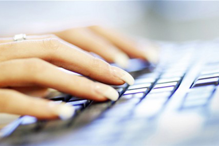 Jövedelmező befektetést ígért a társkereső oldalon megismert csaló