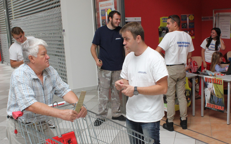 Házhoz megy a rendőrség idén is