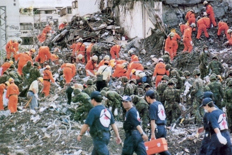 Tajvani földrengés - Egyre több holttestet emelnek ki a romok közül