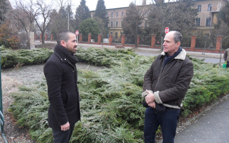 Közös karácsonyfa díszítés, ételfőzés és süteménykóstolás az Erzsébetvárosi Adventen