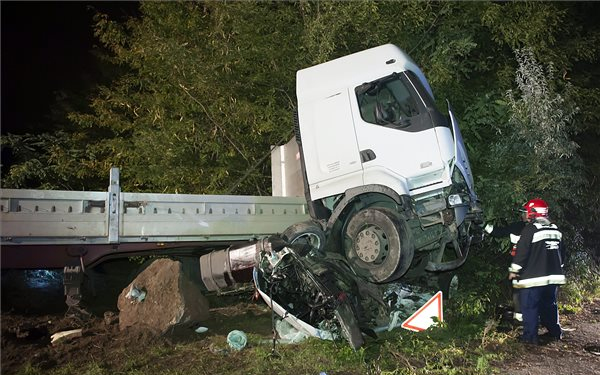 Két halálos áldozatot követelő baleset Majosházánál